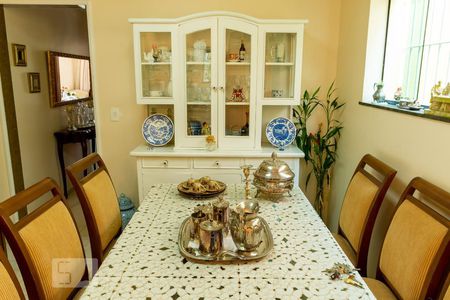 Casa à venda com 250m², 3 quartos e 4 vagas Casa à venda com 250m², 3 quartos e 4 vagasSala de Jantar