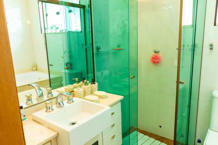 Casa à venda com 250m², 3 quartos e 4 vagas Casa à venda com 250m², 3 quartos e 4 vagasBanheiro da Suíte