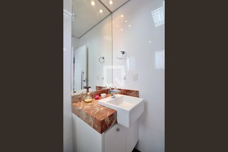 Apartamento à venda com 227m², 3 quartos e 4 vagasBanheiro da Suíte 2