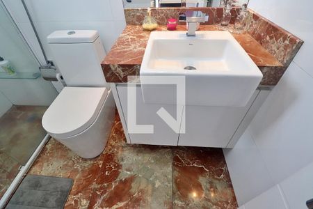 Apartamento à venda com 227m², 3 quartos e 4 vagasBanheiro da Suíte 2