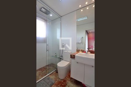 Apartamento à venda com 227m², 3 quartos e 4 vagasBanheiro da Suíte 2