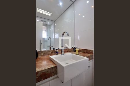 Apartamento à venda com 227m², 3 quartos e 4 vagasBanheiro da Suíte 1