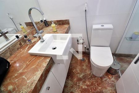 Apartamento à venda com 227m², 3 quartos e 4 vagasBanheiro da Suíte 1