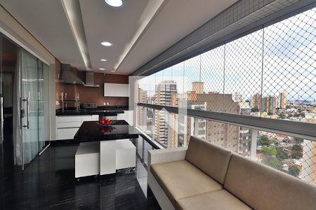 Apartamento à venda com 227m², 3 quartos e 4 vagasVaranda