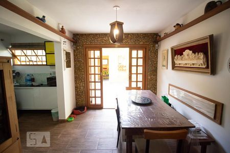 Casa à venda com 135m², 2 quartos e 2 vagas Casa à venda com 135m², 2 quartos e 2 vagasSala de Jantar