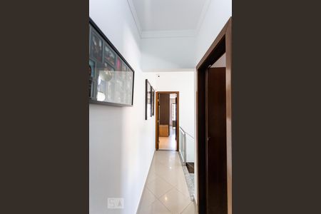 Casa à venda com 180m², 3 quartos e 4 vagas Casa à venda com 180m², 3 quartos e 4 vagasCorredor