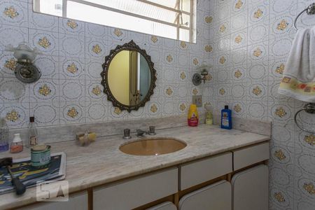 Casa à venda com 580m², 3 quartos e 8 vagas Casa à venda com 580m², 3 quartos e 8 vagasBanheiro 1