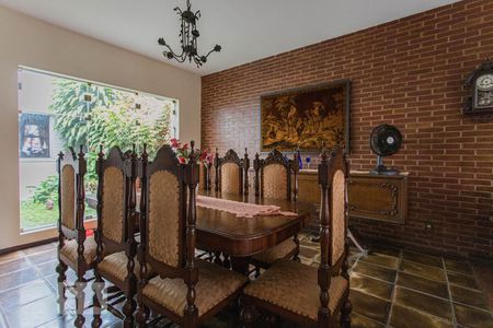 Casa à venda com 580m², 3 quartos e 8 vagas Casa à venda com 580m², 3 quartos e 8 vagasSala