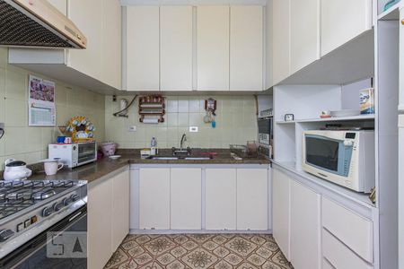 Casa à venda com 580m², 3 quartos e 8 vagas Casa à venda com 580m², 3 quartos e 8 vagasCozinha - Armários