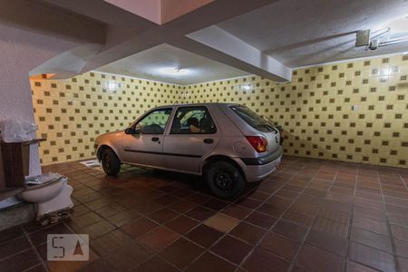 Casa à venda com 580m², 3 quartos e 8 vagas Casa à venda com 580m², 3 quartos e 8 vagasEscada Acesso Garagem