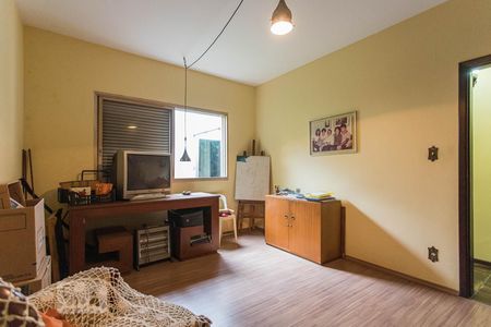 Casa à venda com 580m², 3 quartos e 8 vagas Casa à venda com 580m², 3 quartos e 8 vagasQuarto 1