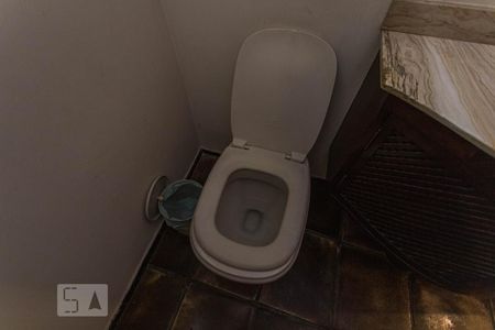 Casa à venda com 580m², 3 quartos e 8 vagas Casa à venda com 580m², 3 quartos e 8 vagasLavabo