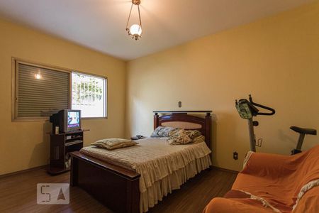 Casa à venda com 580m², 3 quartos e 8 vagas Casa à venda com 580m², 3 quartos e 8 vagasQuarto 2