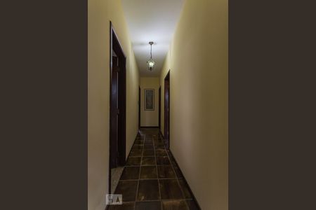 Casa à venda com 580m², 3 quartos e 8 vagas Casa à venda com 580m², 3 quartos e 8 vagasCorredor Dormitórios