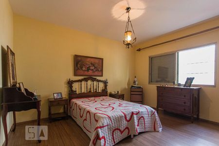 Casa à venda com 580m², 3 quartos e 8 vagas Casa à venda com 580m², 3 quartos e 8 vagasQuarto 3 Suíte