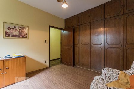 Casa à venda com 580m², 3 quartos e 8 vagas Casa à venda com 580m², 3 quartos e 8 vagasQuarto 1