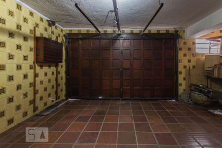 Casa à venda com 580m², 3 quartos e 8 vagas Casa à venda com 580m², 3 quartos e 8 vagasEscada Acesso Garagem