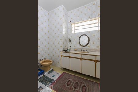 Casa à venda com 580m², 3 quartos e 8 vagas Casa à venda com 580m², 3 quartos e 8 vagasBanheiro 1