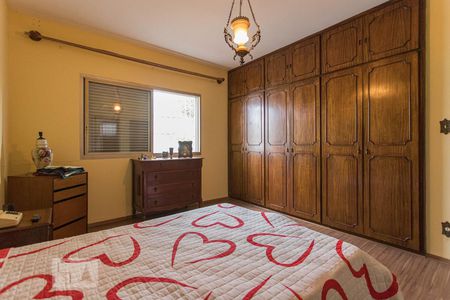 Casa à venda com 580m², 3 quartos e 8 vagas Casa à venda com 580m², 3 quartos e 8 vagasQuarto 3 Suíte