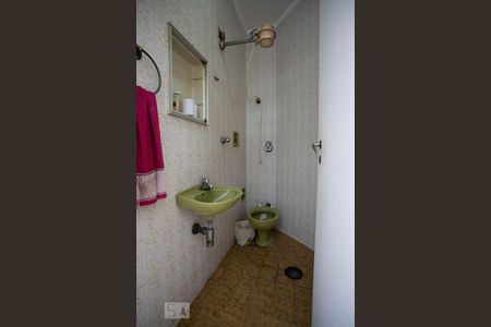 Casa à venda com 580m², 3 quartos e 8 vagas Casa à venda com 580m², 3 quartos e 8 vagasCasa de Funcionários Banheiro