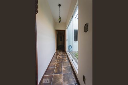 Casa à venda com 580m², 3 quartos e 8 vagas Casa à venda com 580m², 3 quartos e 8 vagasCorredor Dormitórios