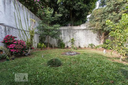 Casa à venda com 580m², 3 quartos e 8 vagas Casa à venda com 580m², 3 quartos e 8 vagasQuintal