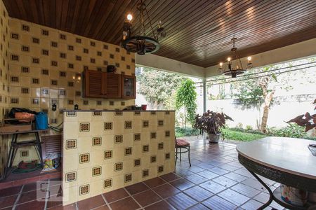 Casa à venda com 580m², 3 quartos e 8 vagas Casa à venda com 580m², 3 quartos e 8 vagasÁrea comum