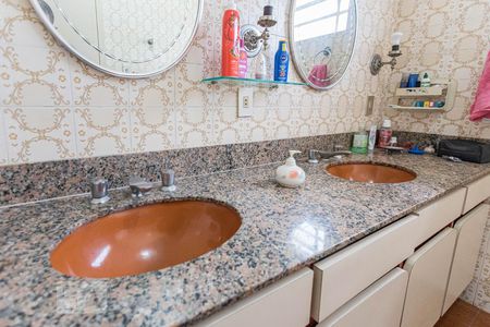 Casa à venda com 580m², 3 quartos e 8 vagas Casa à venda com 580m², 3 quartos e 8 vagasBanheiro 3 Suíte