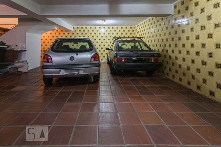 Casa à venda com 580m², 3 quartos e 8 vagas Casa à venda com 580m², 3 quartos e 8 vagasEscada Acesso Garagem