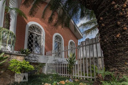 Casa à venda com 580m², 3 quartos e 8 vagas Casa à venda com 580m², 3 quartos e 8 vagasFachada