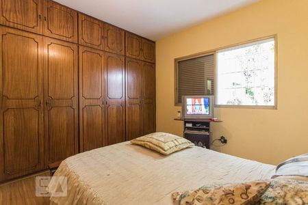 Casa à venda com 580m², 3 quartos e 8 vagas Casa à venda com 580m², 3 quartos e 8 vagasQuarto 2