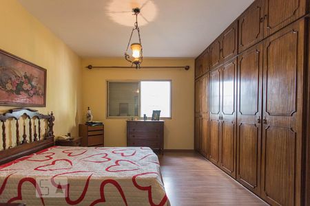 Casa à venda com 580m², 3 quartos e 8 vagas Casa à venda com 580m², 3 quartos e 8 vagasQuarto 3 Suíte