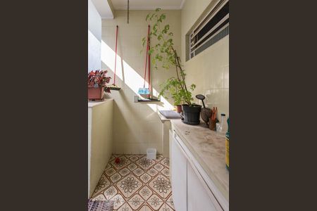 Casa à venda com 580m², 3 quartos e 8 vagas Casa à venda com 580m², 3 quartos e 8 vagasCozinha de Serviço