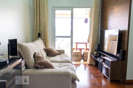 Sala de apartamento para alugar com 3 quartos, 74m² em Vila das Mercês, São Paulo
