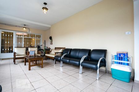 Casa à venda com 270m², 2 quartos e 8 vagas Casa à venda com 270m², 2 quartos e 8 vagasÁrea Externa e Churrasqueira
