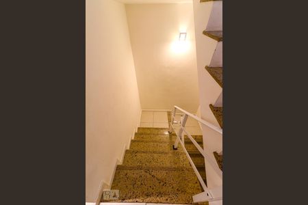 Casa à venda com 236m², 5 quartos e 3 vagasEscada Subsolo