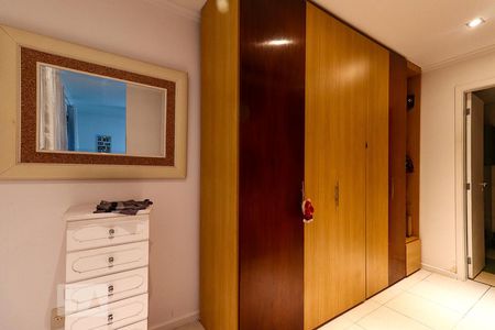 Casa à venda com 236m², 5 quartos e 3 vagasCloset