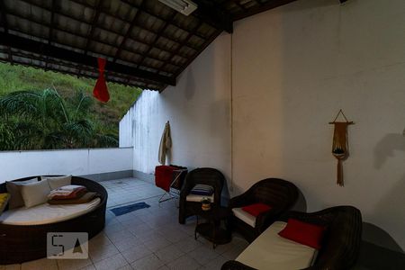 Casa à venda com 236m², 5 quartos e 3 vagasTerraço