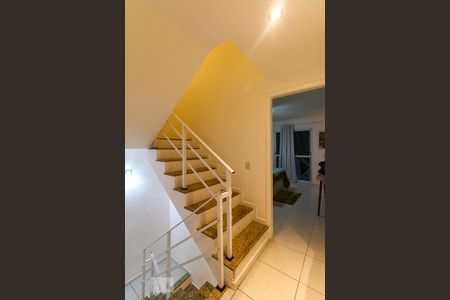 Casa à venda com 236m², 5 quartos e 3 vagasEscada 2