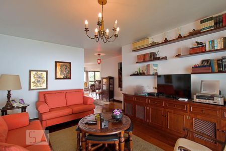 Casa à venda com 430m², 4 quartos e 5 vagas Casa à venda com 430m², 4 quartos e 5 vagasSala Intima