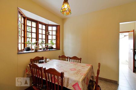 Casa à venda com 430m², 4 quartos e 5 vagas Casa à venda com 430m², 4 quartos e 5 vagasCozinha