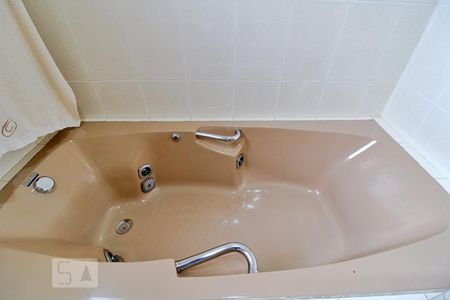 Casa à venda com 430m², 4 quartos e 5 vagas Casa à venda com 430m², 4 quartos e 5 vagasBanheiro da Suíte 2