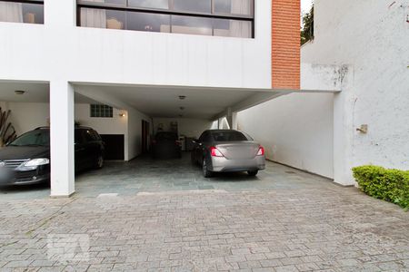 Casa à venda com 430m², 4 quartos e 5 vagas Casa à venda com 430m², 4 quartos e 5 vagasGaragem