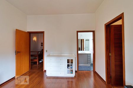 Casa à venda com 430m², 4 quartos e 5 vagas Casa à venda com 430m², 4 quartos e 5 vagasSuíte 3