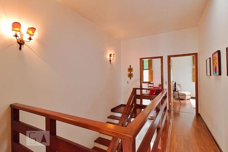 Casa à venda com 430m², 4 quartos e 5 vagas Casa à venda com 430m², 4 quartos e 5 vagasHall das Suítes