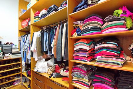 Casa à venda com 430m², 4 quartos e 5 vagas Casa à venda com 430m², 4 quartos e 5 vagasCloset da Suíte 4