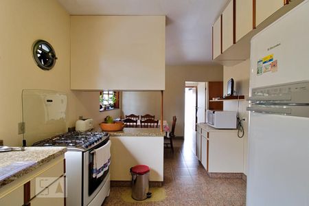 Casa à venda com 430m², 4 quartos e 5 vagas Casa à venda com 430m², 4 quartos e 5 vagasCozinha
