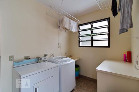 Casa à venda com 430m², 4 quartos e 5 vagas Casa à venda com 430m², 4 quartos e 5 vagasÁrea de Serviço