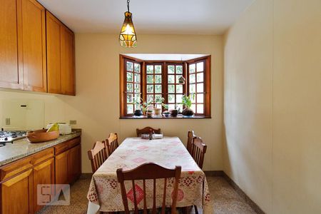 Casa à venda com 430m², 4 quartos e 5 vagas Casa à venda com 430m², 4 quartos e 5 vagasCozinha