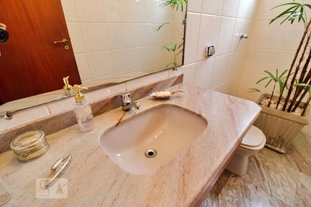 Casa à venda com 430m², 4 quartos e 5 vagas Casa à venda com 430m², 4 quartos e 5 vagasLavabo